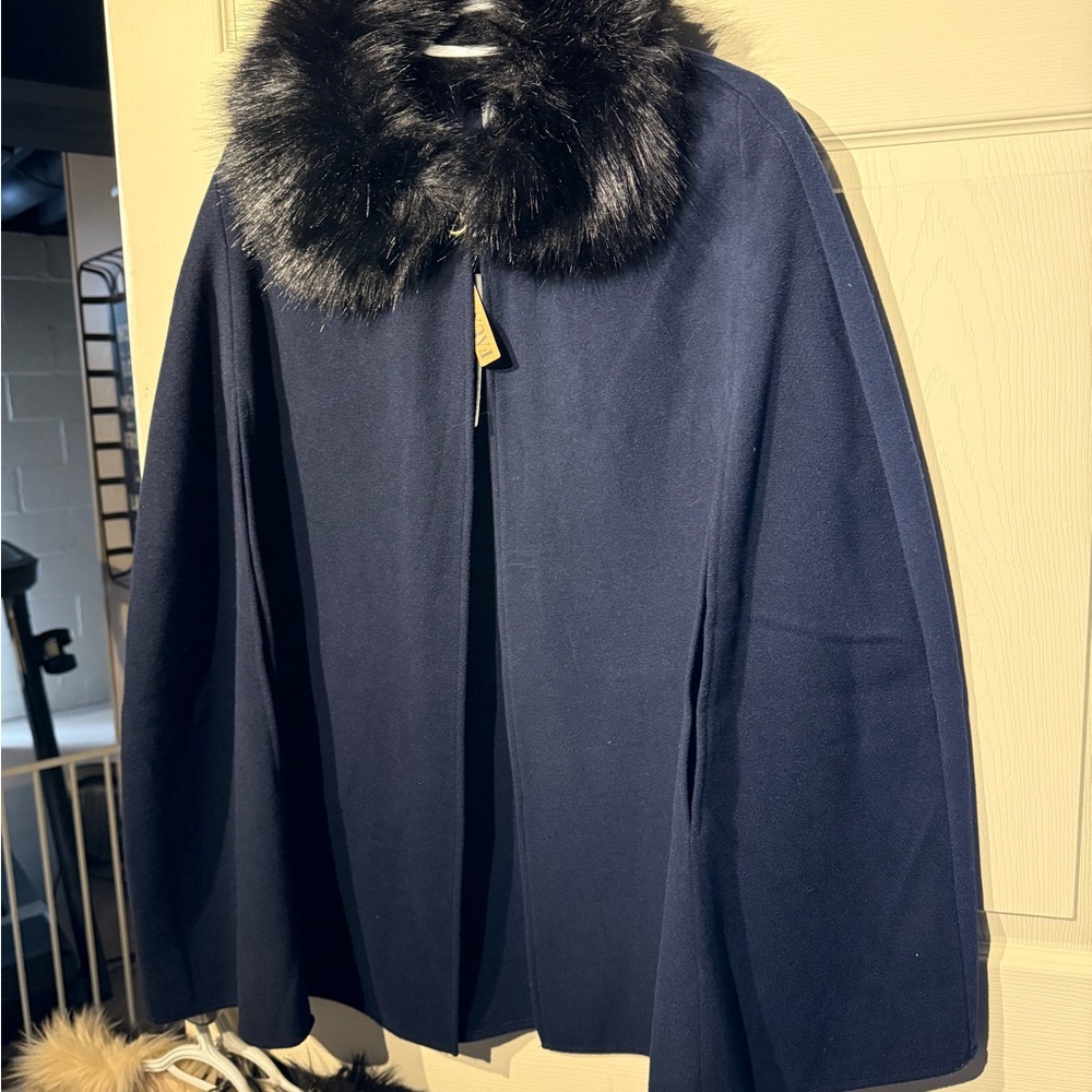 Elegant Navy Cape with Faux Fur Collar